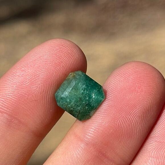 6 Carat Emerald - Picture 3 of 8